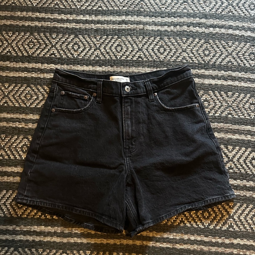 Abercrombie & Fitch - The Dad Short - Women’s Size 29/8